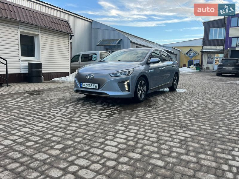 Хэтчбек Hyundai Ioniq 2018 в Ровно Хэтчбек Hyundai Ioniq 2018 в Ровно