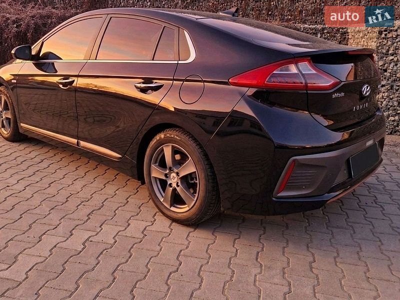 Хэтчбек Hyundai Ioniq 2017 в Черновцах