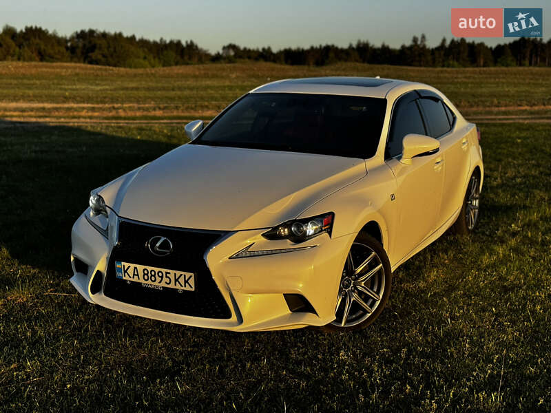 Седан Lexus IS 2015 в Киеве