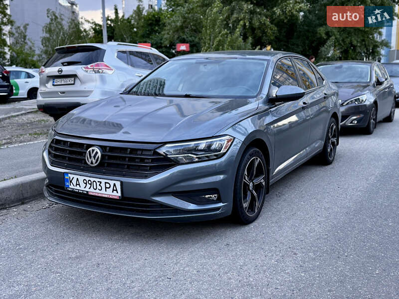 Седан Volkswagen Jetta 2019 в Киеве