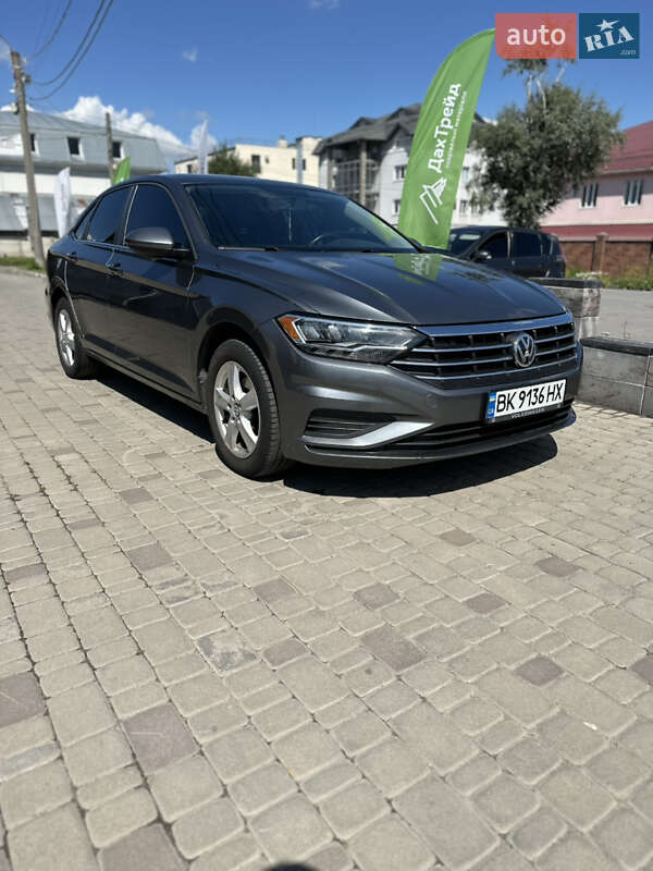 Седан Volkswagen Jetta 2018 в Рівному Седан Volkswagen Jetta 2018 в Рівному