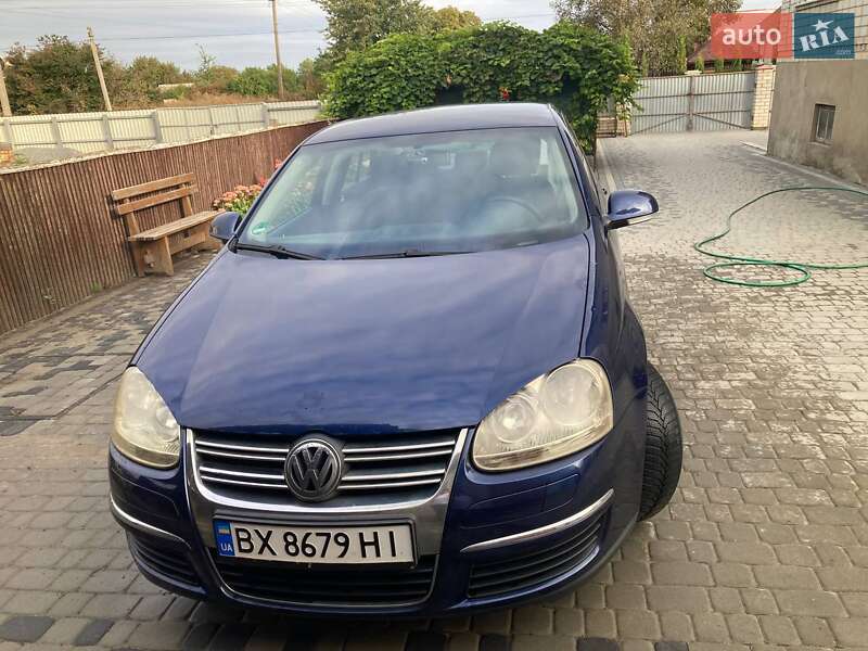 Седан Volkswagen Jetta 2005 в Романове