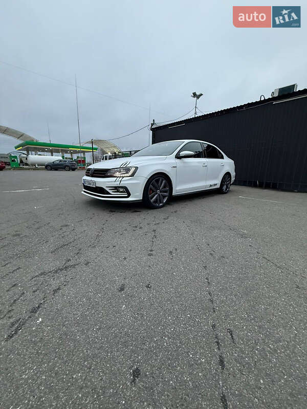 Седан Volkswagen Jetta 2016 в Києві