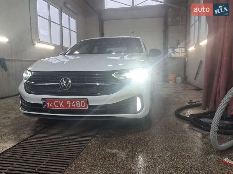 Седан Volkswagen Jetta 2023 в Львові