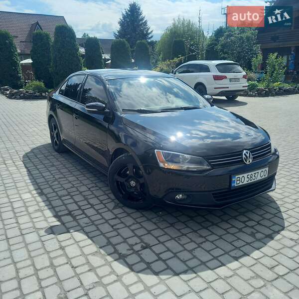 Седан Volkswagen Jetta 2012 в Борщеве