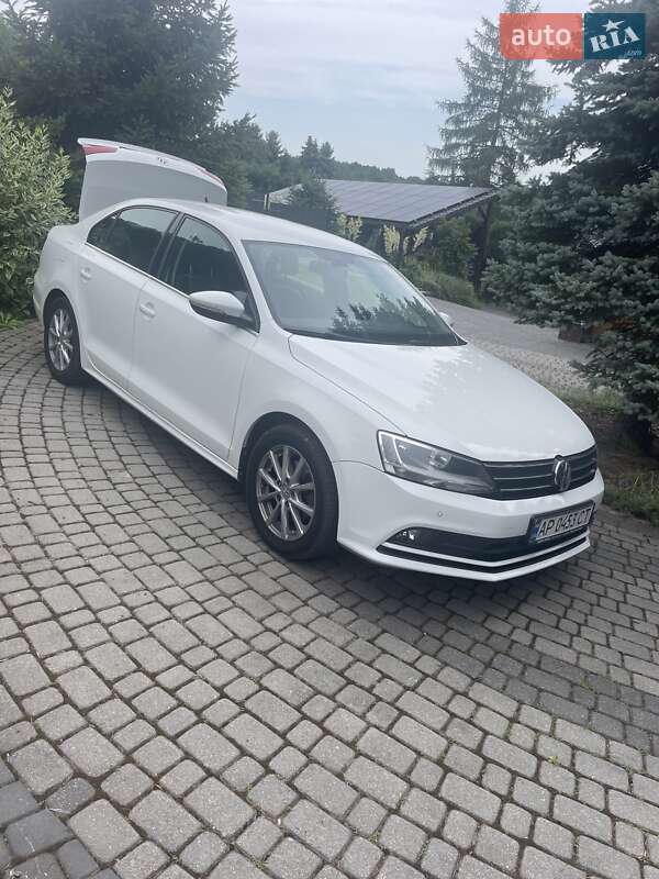 Седан Volkswagen Jetta 2016 в Ивано-Франковске