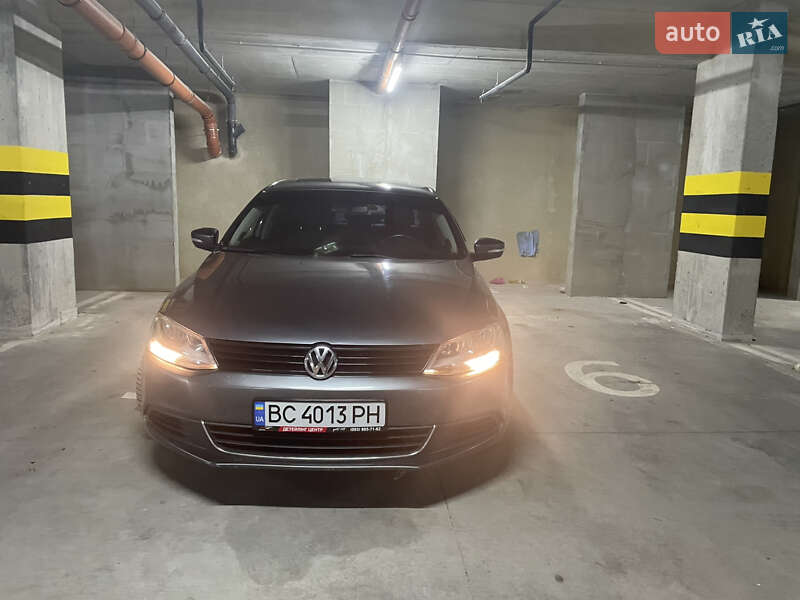 Седан Volkswagen Jetta 2012 в Львове