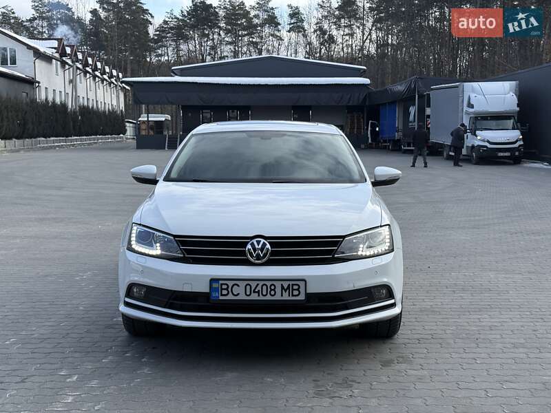 Седан Volkswagen Jetta 2015 в Львові