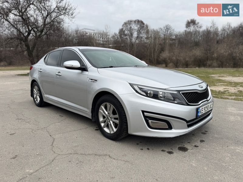 Седан Kia K5 2015 в Днепре