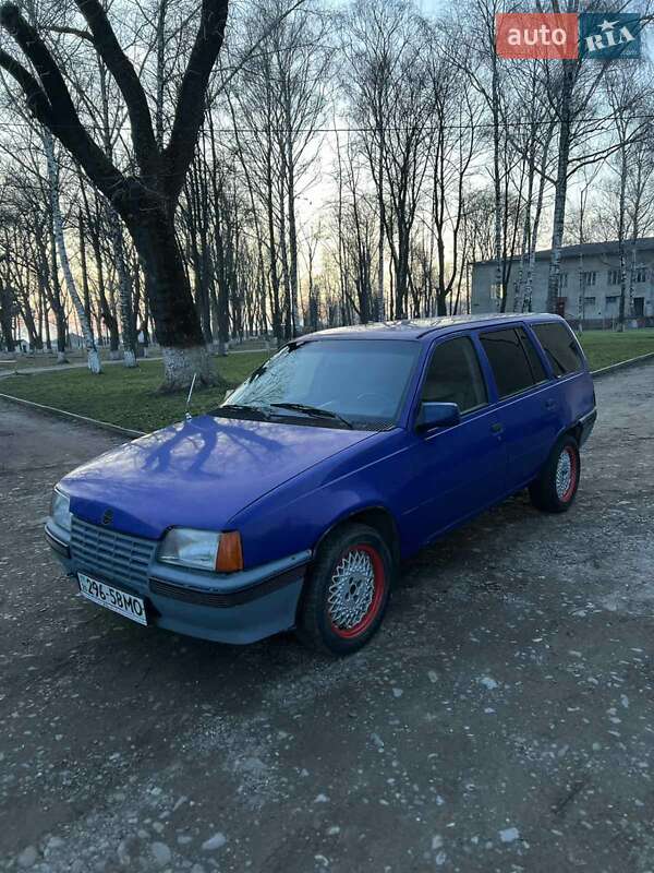Универсал Opel Kadett 1990 в Черновцах