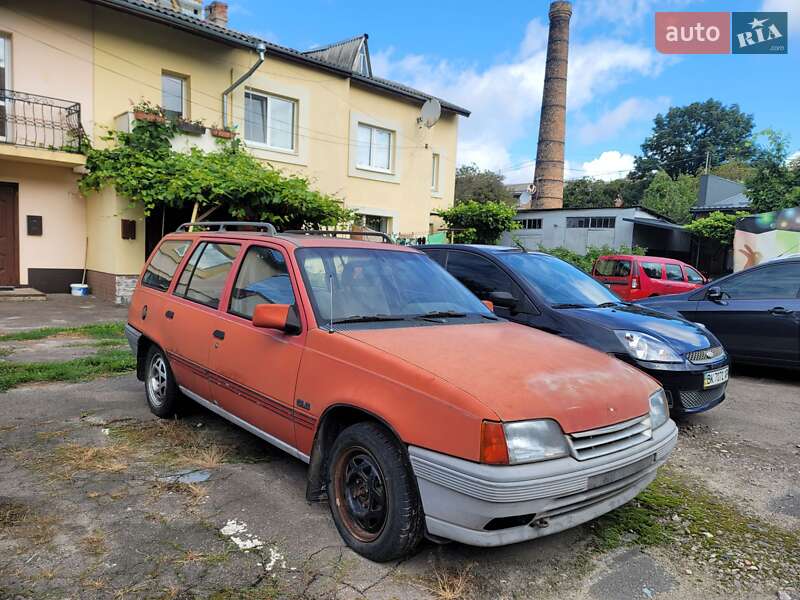 Седан Opel Kadett 1988 в Ровно Седан Opel Kadett 1988 в Ровно