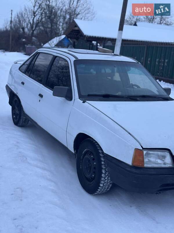 Седан Opel Kadett 1986 в Бобровице Седан Opel Kadett 1986 в Бобровице