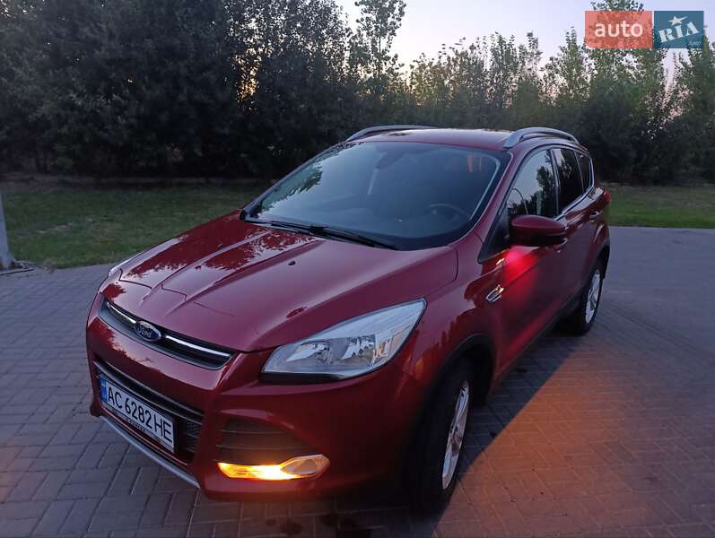 Внедорожник / Кроссовер Ford Kuga 2015 в Нововолынске