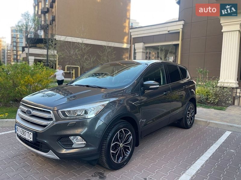Внедорожник / Кроссовер Ford Kuga 2018 в Киеве
