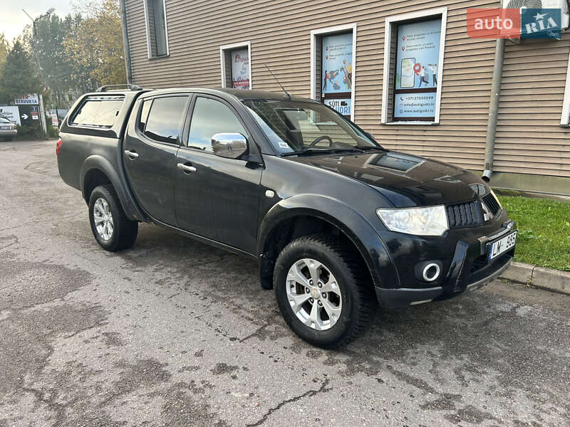 Пикап Mitsubishi L 200 2011 в Киеве