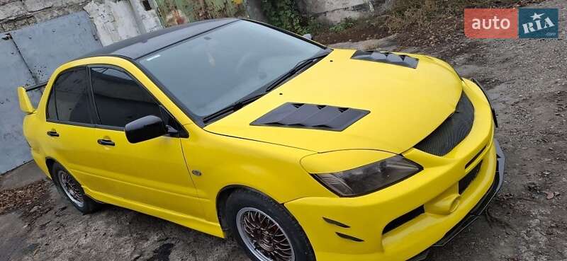 Седан Mitsubishi Lancer 2004 в Каменском