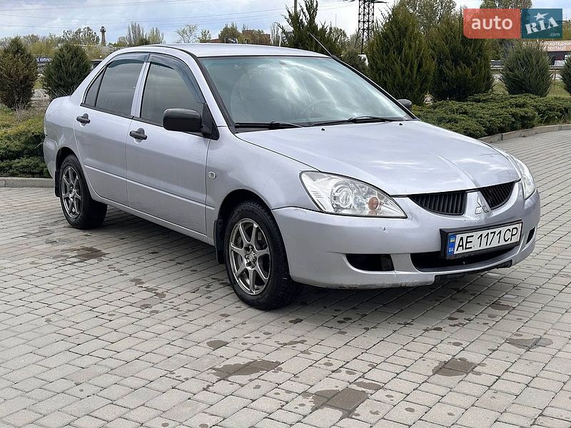 Седан Mitsubishi Lancer 2004 в Днепре