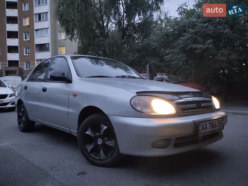 Седан Daewoo Lanos 2004 в Киеве