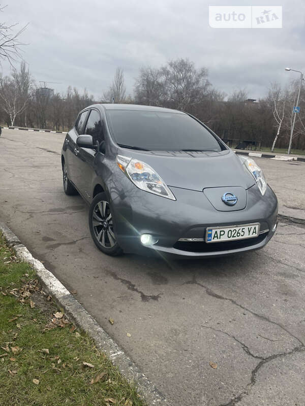 Хэтчбек Nissan Leaf 2014 в Запорожье Хэтчбек Nissan Leaf 2014 в Запорожье