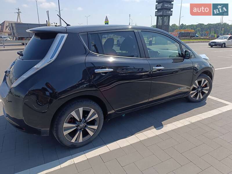 Хэтчбек Nissan Leaf 2015 в Луцке