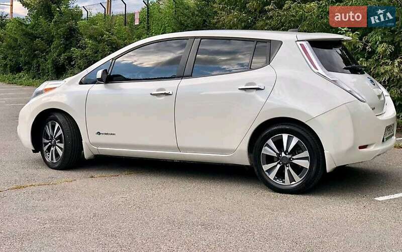 Хэтчбек Nissan Leaf 2016 в Киеве Хэтчбек Nissan Leaf 2016 в Киеве