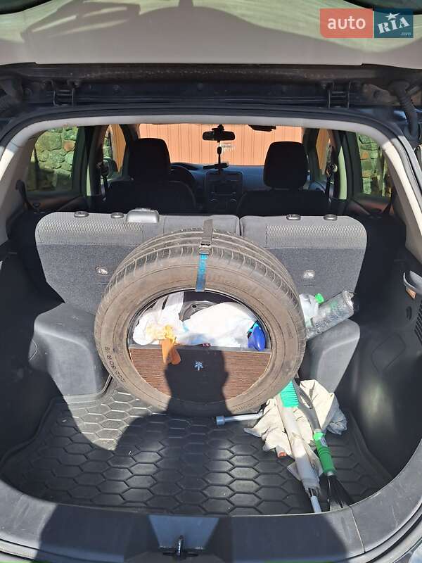 Хэтчбек Nissan Leaf 2017 в Киеве