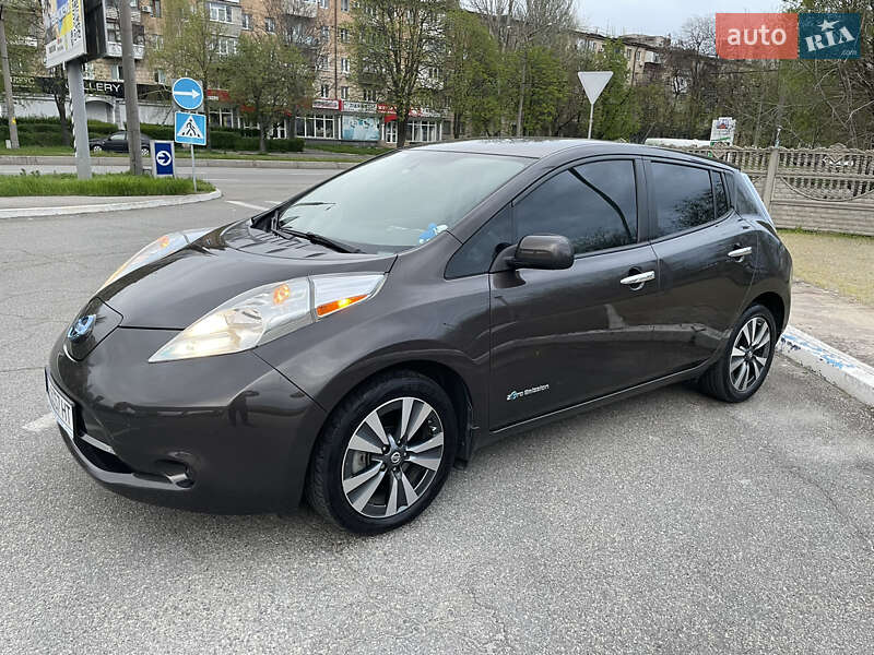 Хэтчбек Nissan Leaf 2016 в Запорожье