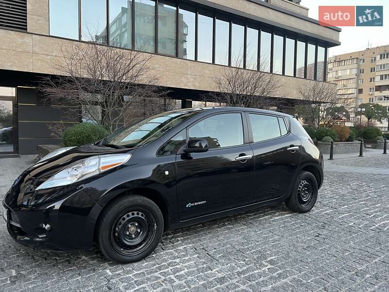 Хэтчбек Nissan Leaf 2015 в Киеве