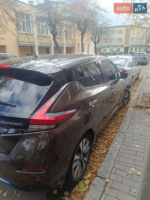 Хетчбек Nissan Leaf 2018 в Вінниці Хетчбек Nissan Leaf 2018 в Вінниці