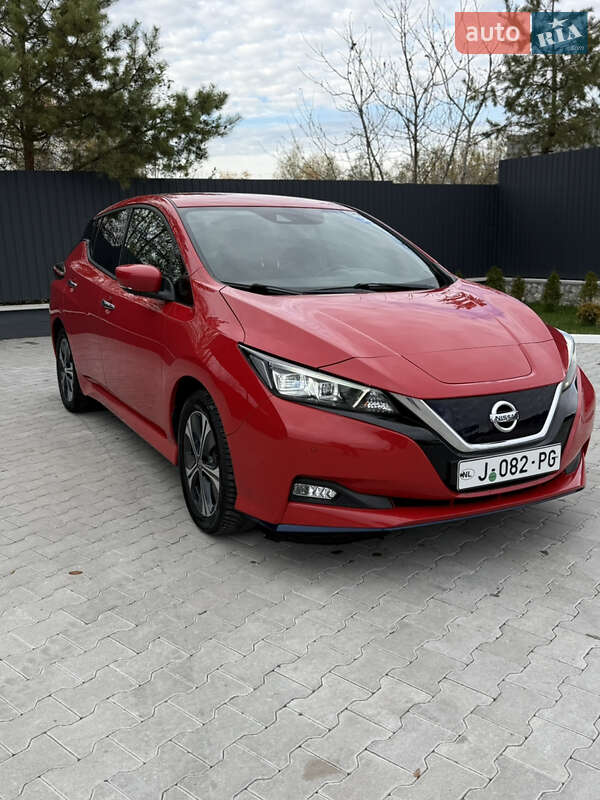 Хэтчбек Nissan Leaf 2020 в Волочиске
