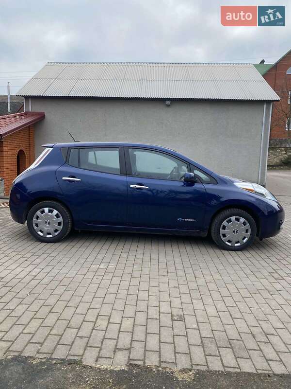 Хэтчбек Nissan Leaf 2016 в Хмельницком
