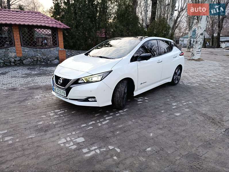Хетчбек Nissan Leaf 2018 в Дніпрі