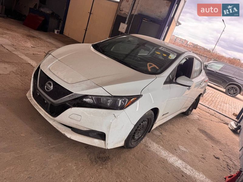 Хэтчбек Nissan Leaf 2018 в Ровно