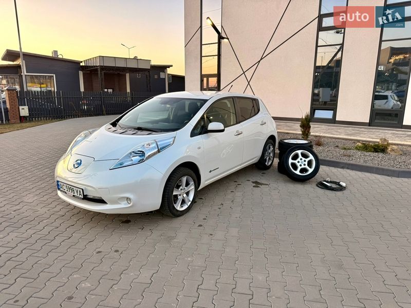 Хэтчбек Nissan Leaf 2013 в Луцке