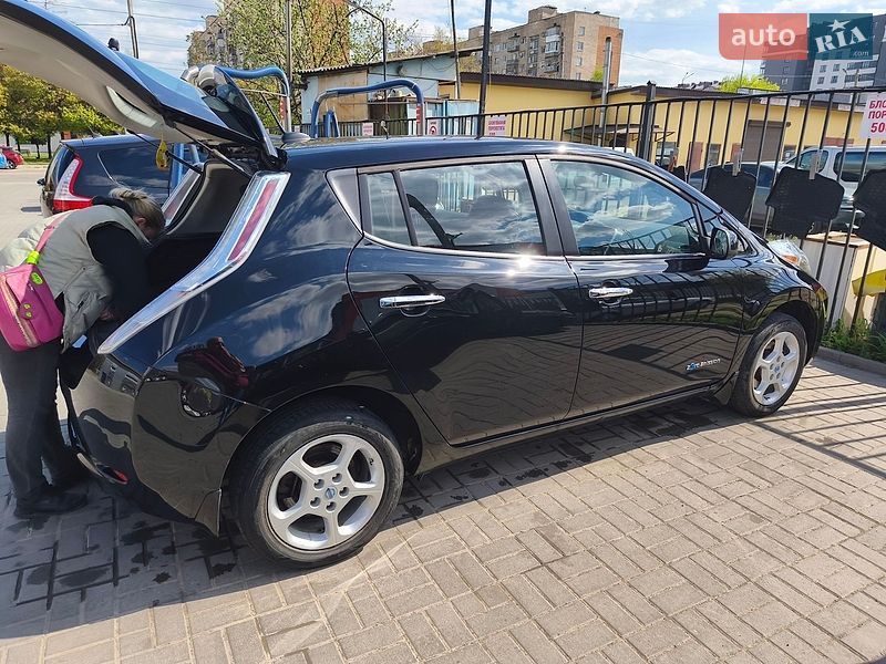 Хэтчбек Nissan Leaf 2014 в Ивано-Франковске
