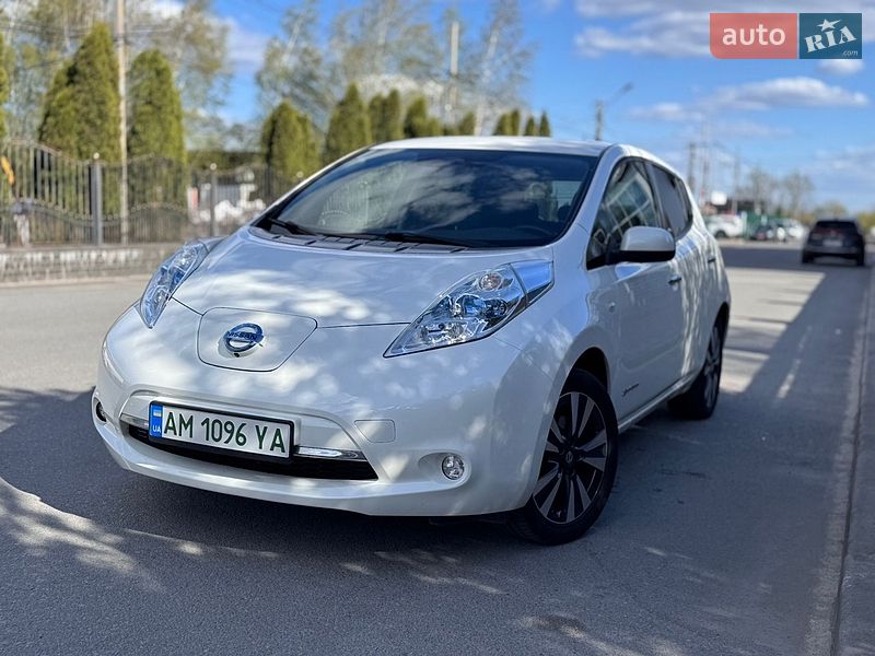 Хетчбек Nissan Leaf 2015 в Житомирі