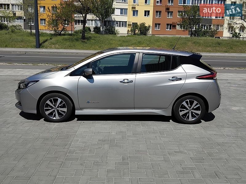 Хэтчбек Nissan Leaf 2018 в Днепре