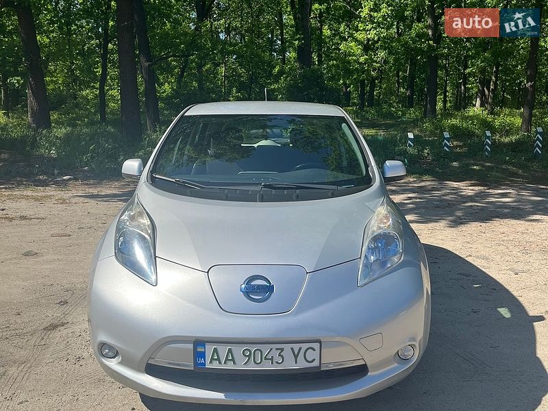 Хэтчбек Nissan Leaf 2013 в Киеве