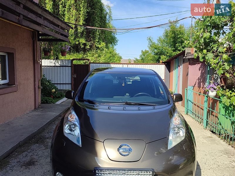 Хэтчбек Nissan Leaf 2016 в Вышгороде