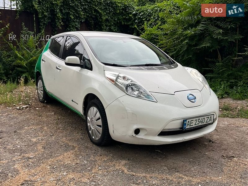 Хэтчбек Nissan Leaf 2015 в Днепре
