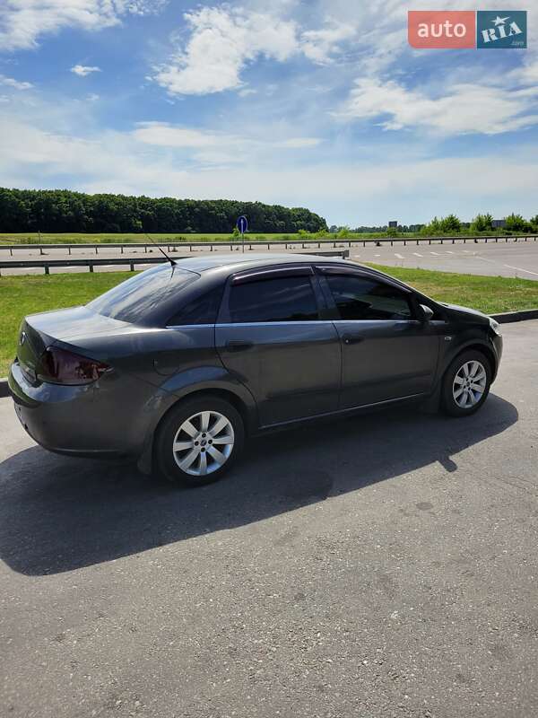 Седан Fiat Linea 2010 в Хороле Седан Fiat Linea 2010 в Хороле