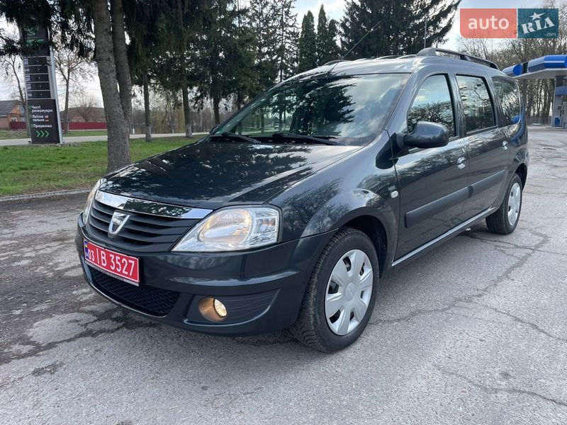 Седан Dacia Logan 2011 в Ромнах