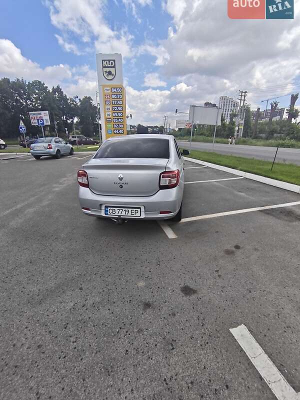 Седан Renault Logan 2013 в Чернигове