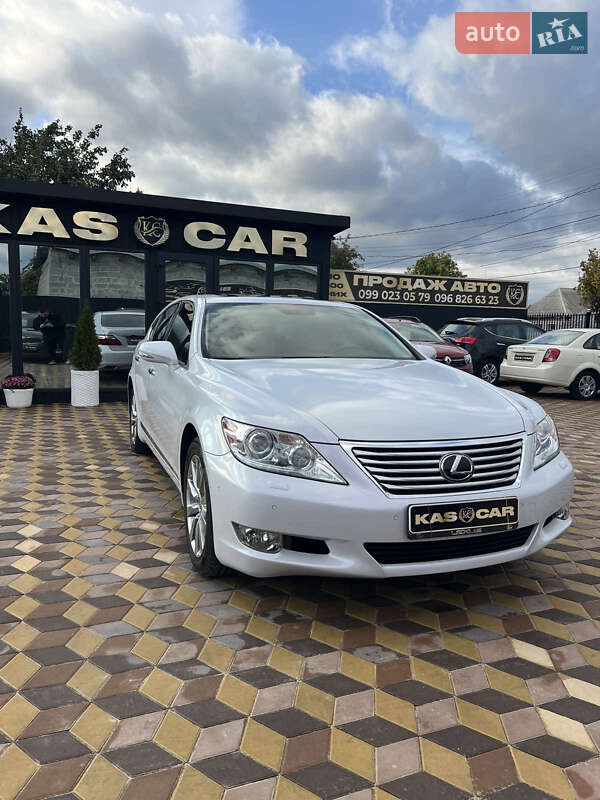 Седан Lexus LS 2010 в Знаменке