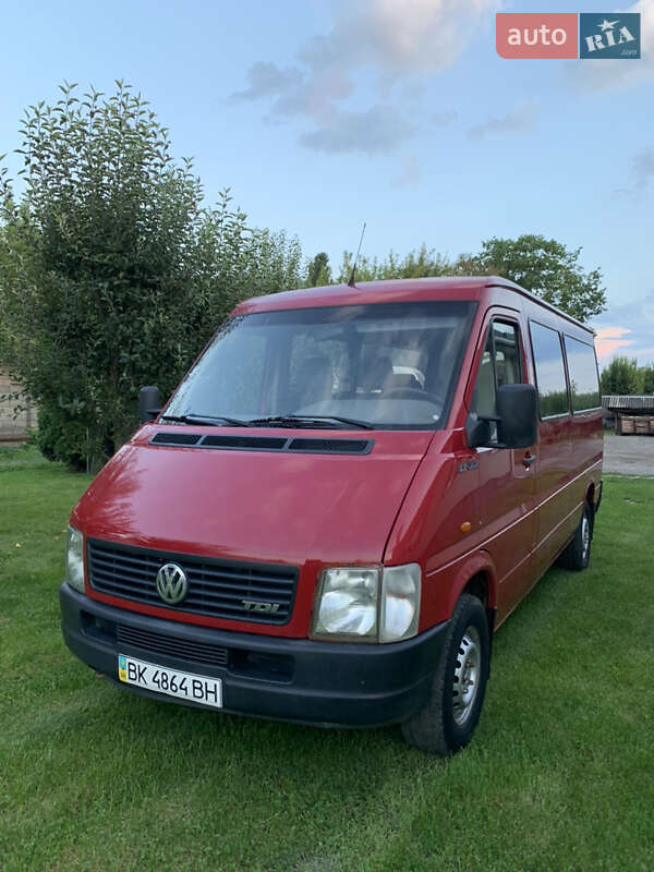 Вантажопасажирський фургон Volkswagen LT 2002 в Дубні
