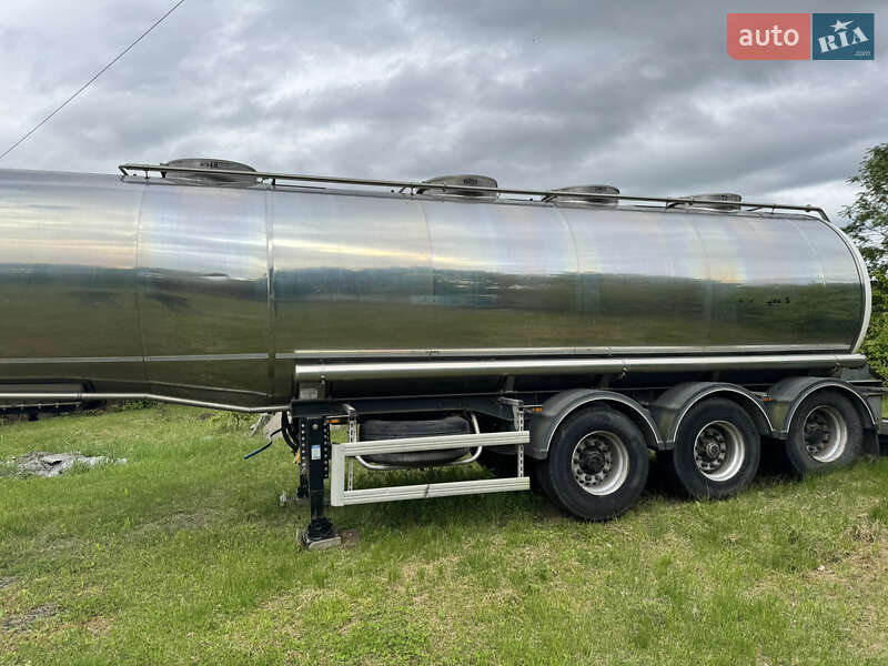 Цистерна WBS Trailers LTD 2012 в Стрые