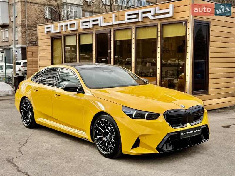 Седан BMW M5 2025 в Києві