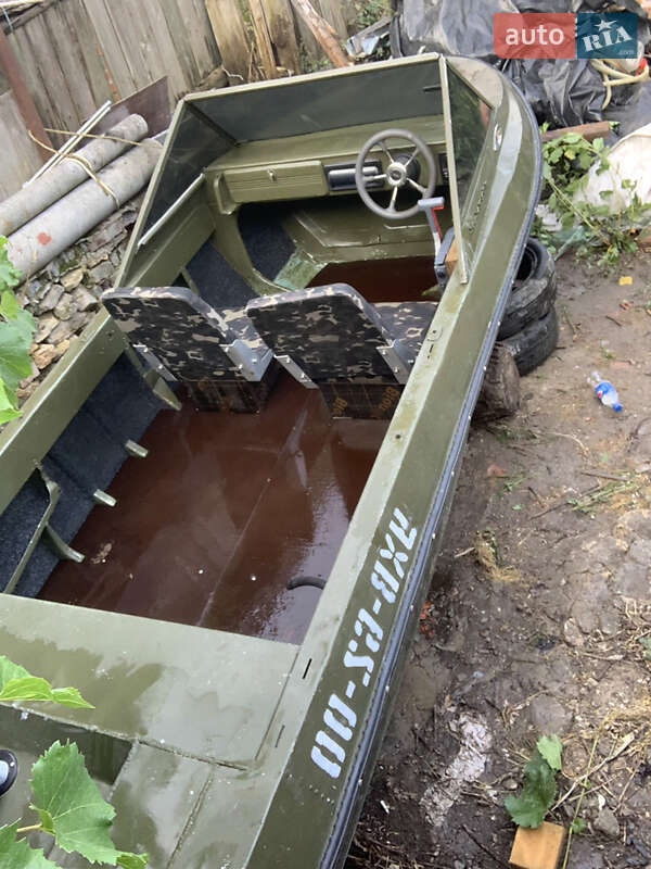 Лодка Крым М 1986 в Херсоне Лодка Крым М 1986 в Херсоне