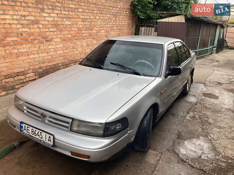 Седан Nissan Maxima 1992 в Кривому Розі