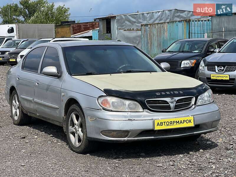 Седан Nissan Maxima 2002 в Ужгороде